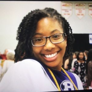 Meet your Posher, Caitlin